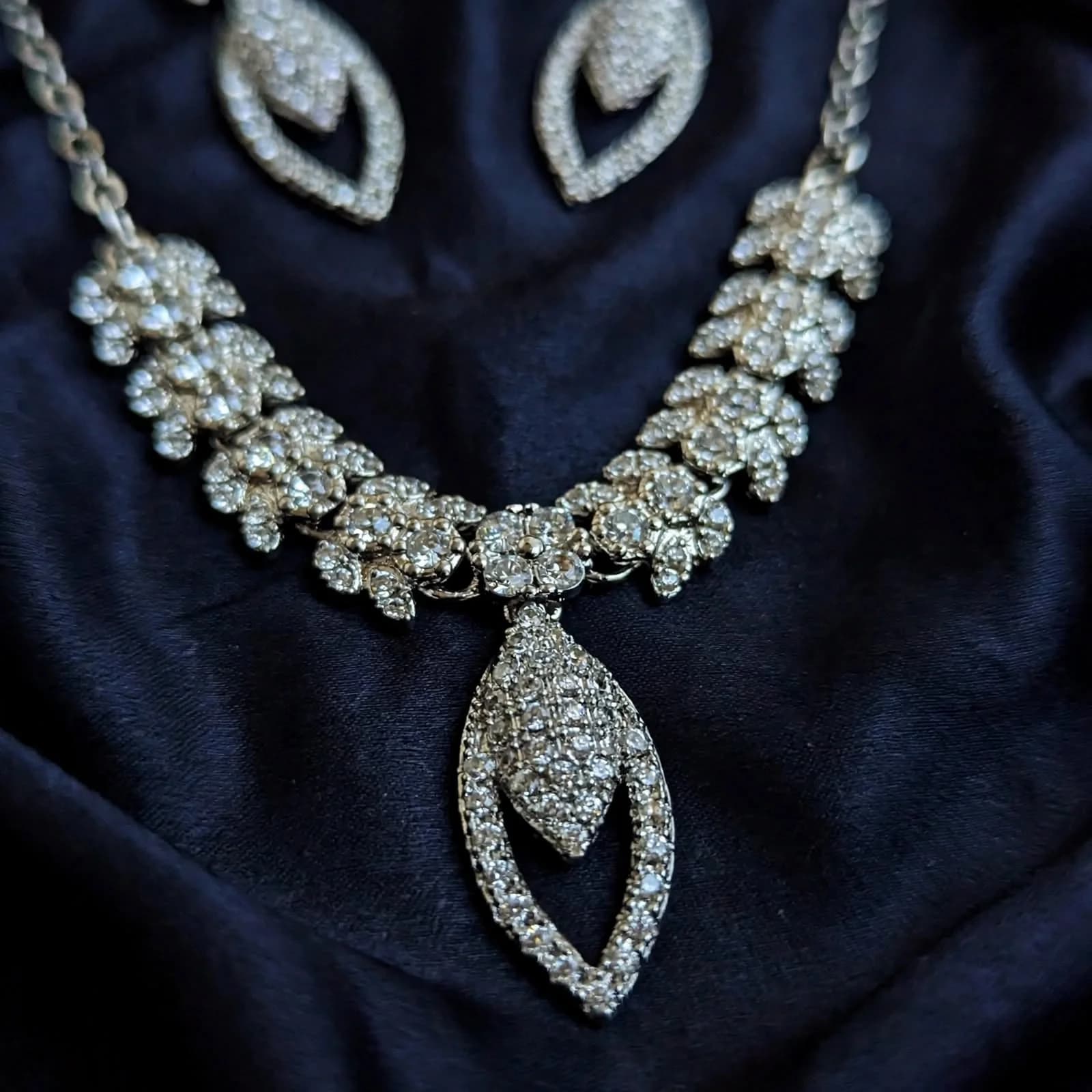 The Aura Necklace Closeup