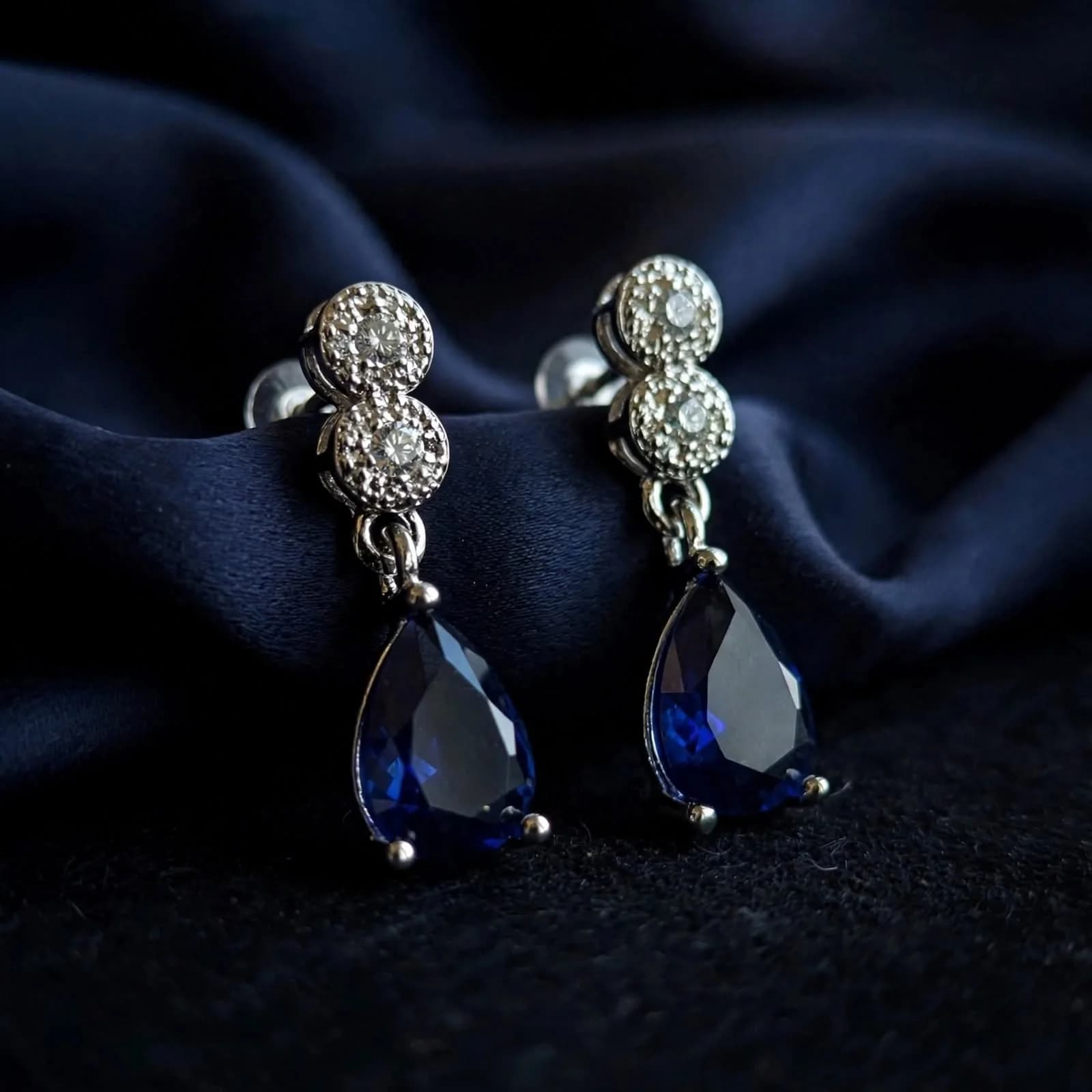 Side profile of The Signature pendant